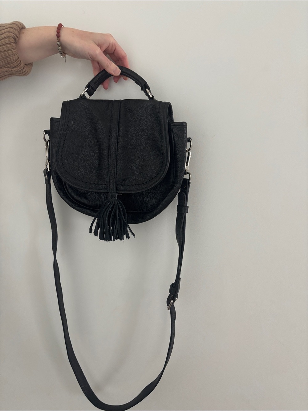 Roots - Catalina Classic Tassel Saddle Crossbody Bag - Black Leather